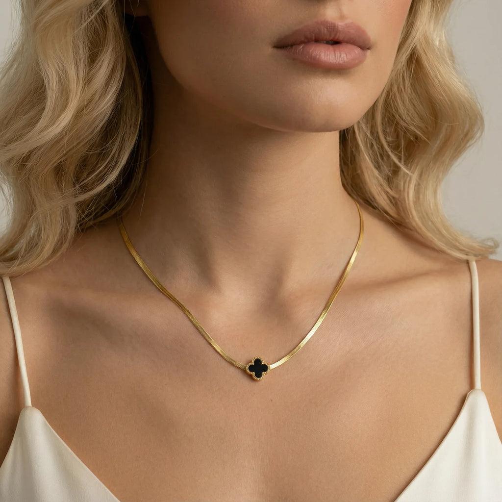 LUCKY CLOVER NECKLACE
