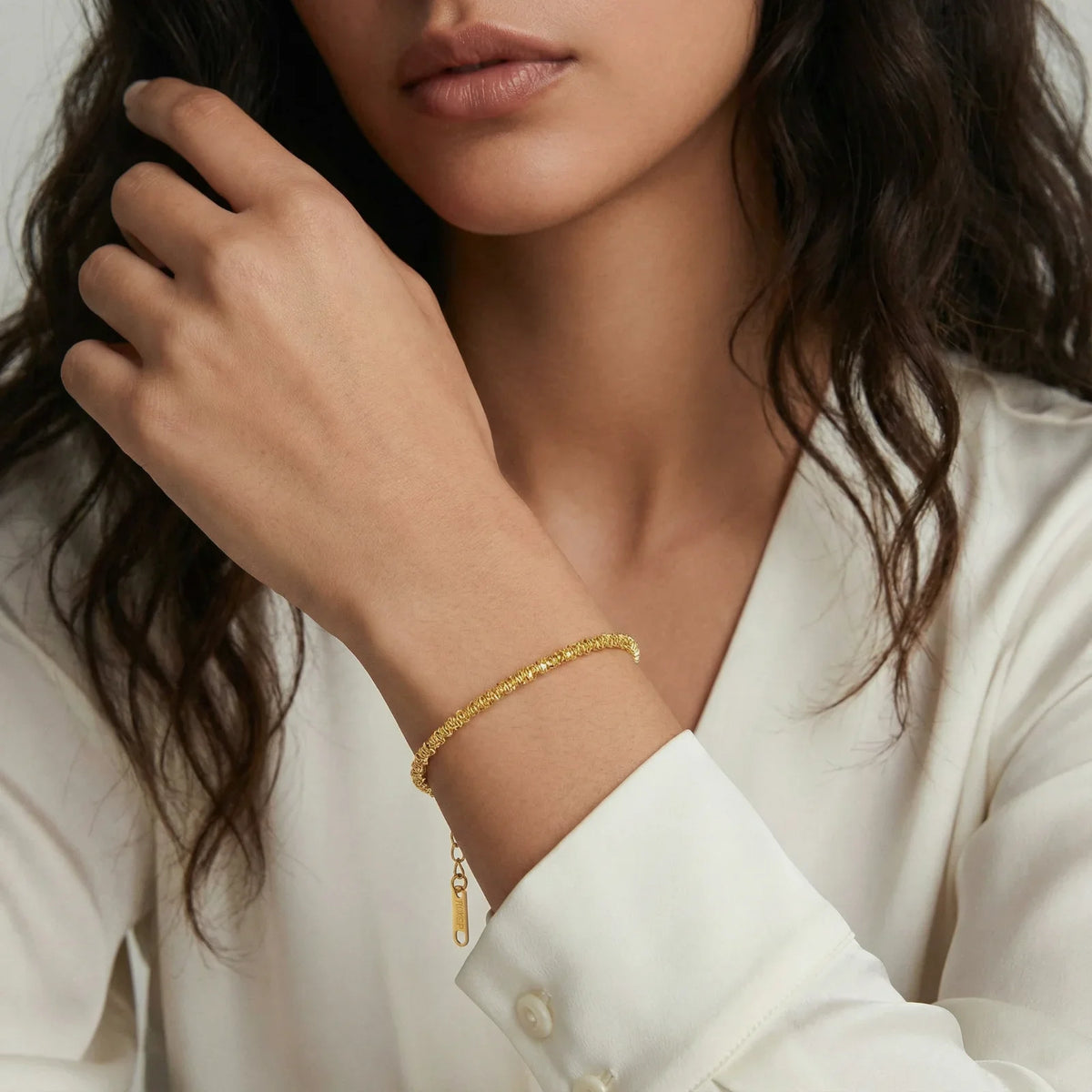 GOLDEN AURA CHAIN BRACELET